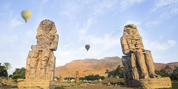 what are the colossi of memnon made of
